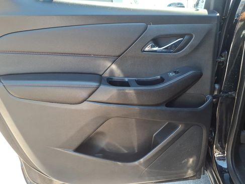 Used 2022 Chevrolet Traverse RS AWD/4WD image 17