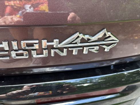 Used 2025 Chevrolet Traverse High Country FWD image 19