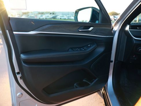 New 2025 Jeep Grand Cherokee Limited image 11