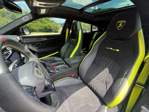 Used 2023 Lamborghini Urus Performante AWD/4WD image 19