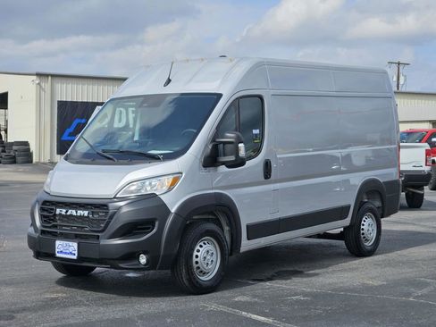Used 2025 RAM ProMaster 1500 w/ Convenience Group image 3
