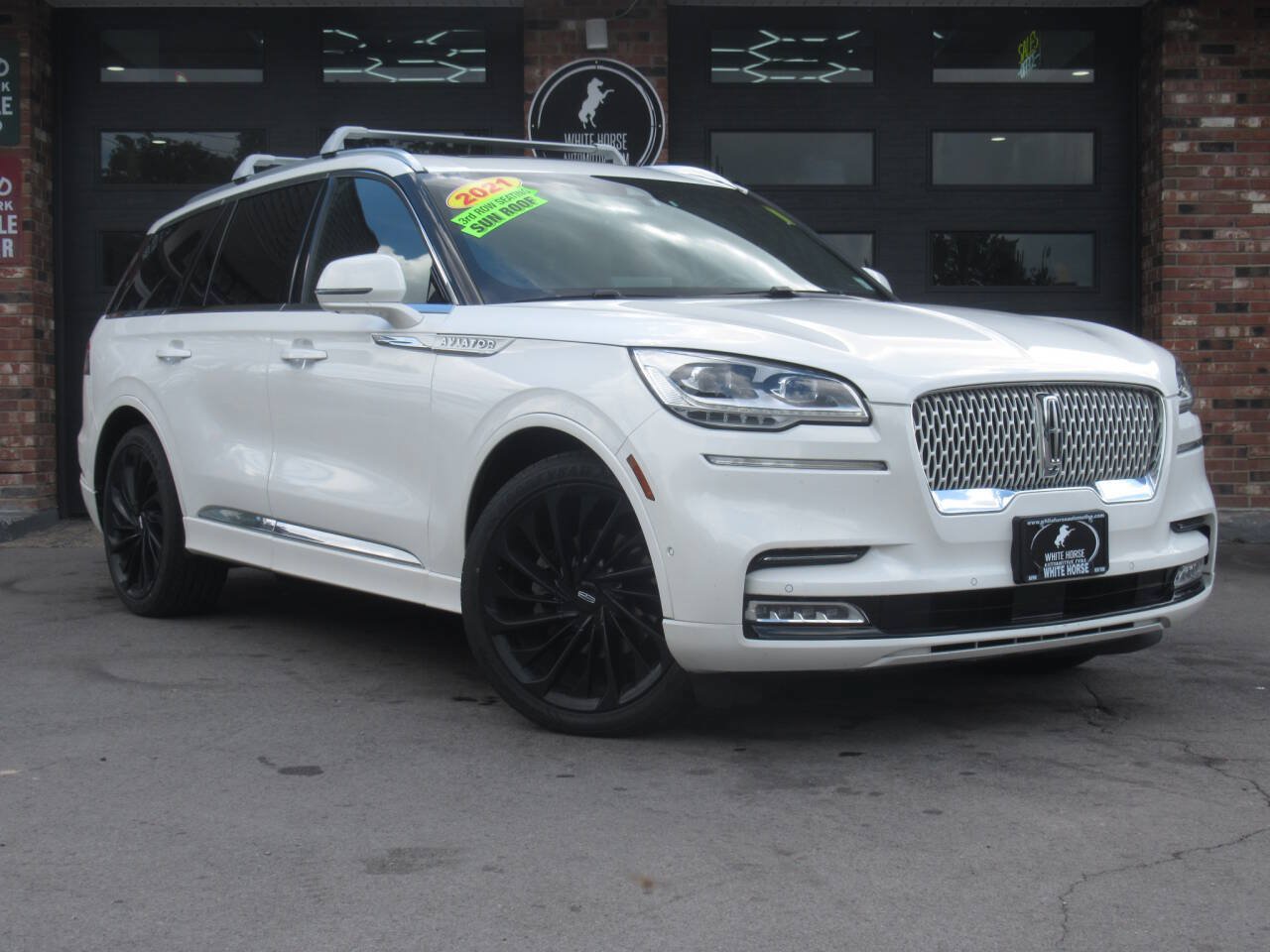 Used 2021 Lincoln Aviator Reserve AWD/4WD image 2