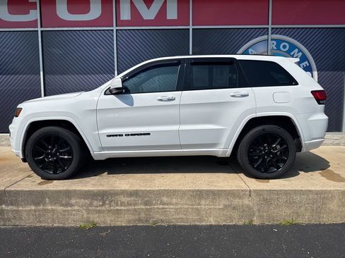 Used 2020 Jeep Grand Cherokee Altitude image 11