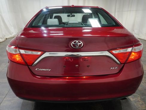 Used 2017 Toyota Camry XLE w/ Moonroof Package image 5