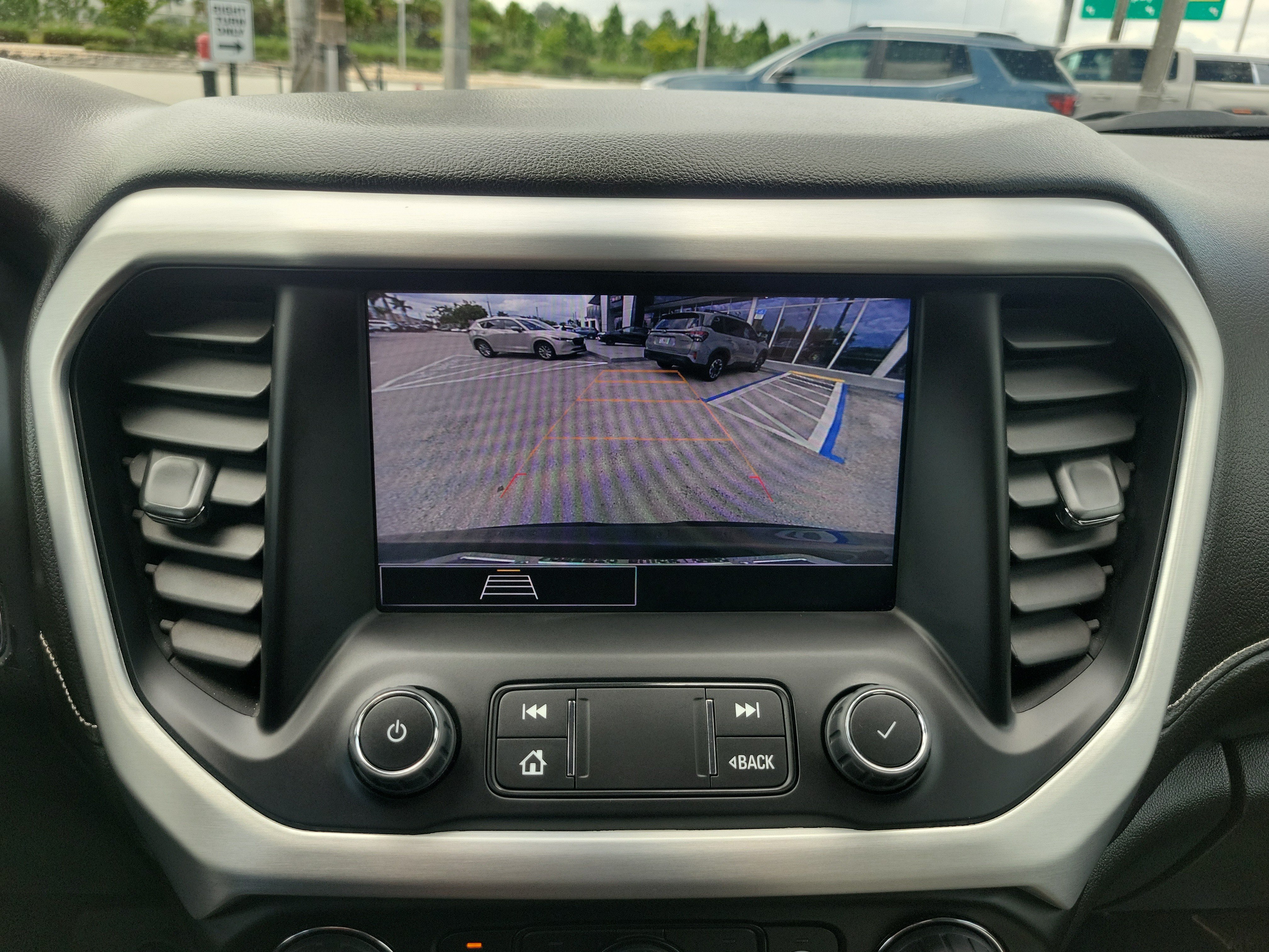 Used 2023 GMC Acadia SLE w/ Elevation Edition FWD image 10