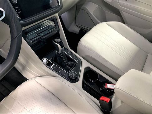 Used 2024 Volkswagen Tiguan SE R-Line AWD/4WD image 20