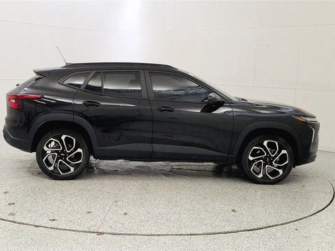 Used 2025 Chevrolet Trax RS w/ Driver Confidence Package image 8