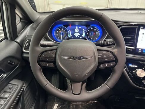 Used 2026 Chrysler Pacifica Select w/ S Appearance Package AWD/4WD image 13