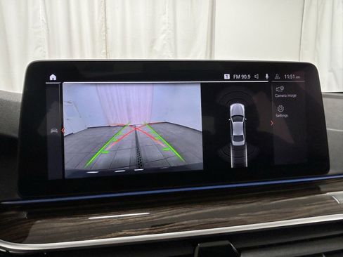 Used 2023 BMW 530e xDrive w/ Premium Package image 19