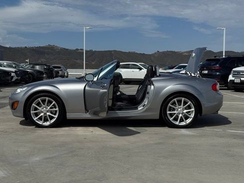 Used 2011 MAZDA MX-5 Miata Grand Touring w/ Premium Pkg RWD image 27