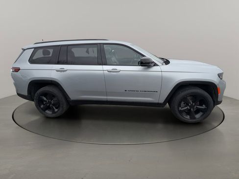 Used 2023 Jeep Grand Cherokee L Limited w/ Black Appearance Package AWD/4WD image 5