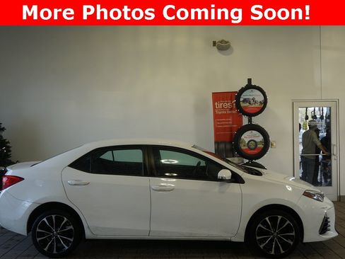 Used 2017 Toyota Corolla SE image 2