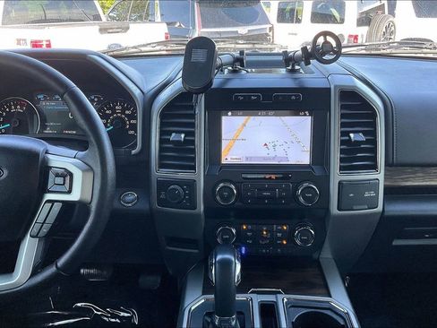 Used 2019 Ford F150 Lariat w/ FX4 Off-Road Package AWD/4WD image 12