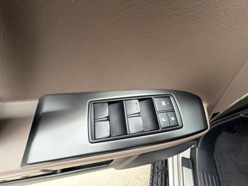 Used 2023 Lexus GX 460 Luxury w/ Accessory Package AWD/4WD image 36