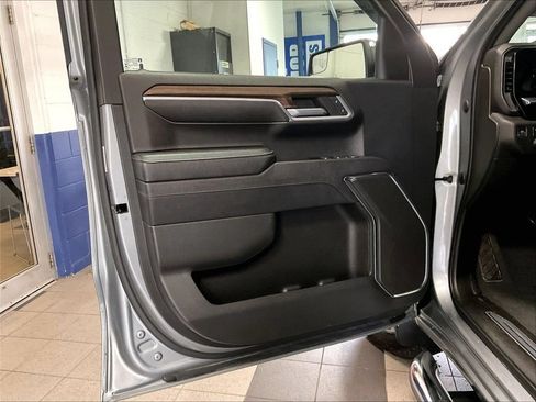 Used 2023 Chevrolet Silverado 1500 LT w/ Z71 Off-Road Package AWD/4WD image 9