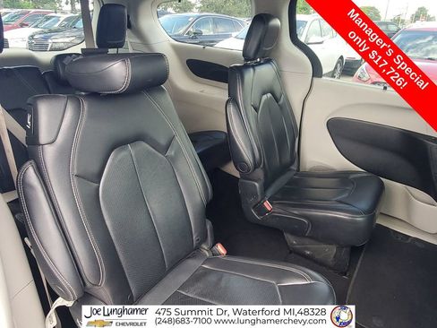 Used 2022 Chrysler Pacifica Touring-L FWD image 26