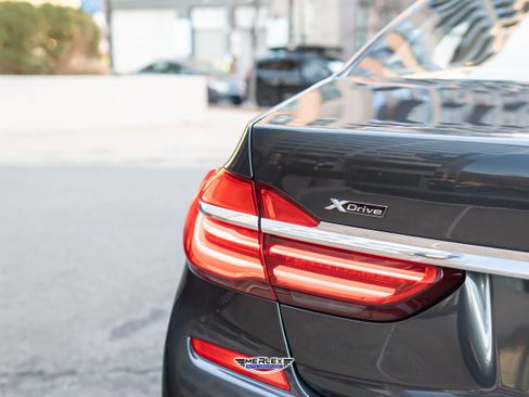 Used 2019 BMW 750i xDrive w/ Executive Package image 51