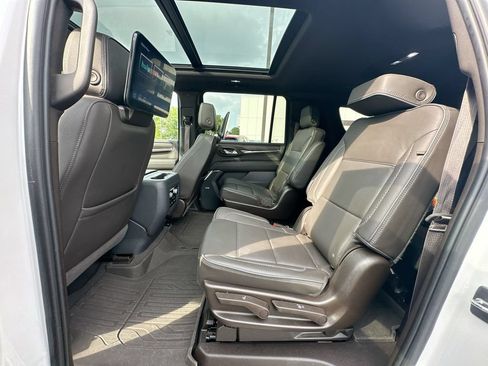 Used 2023 GMC Yukon XL Denali w/ Denali Reserve Package AWD/4WD image 17