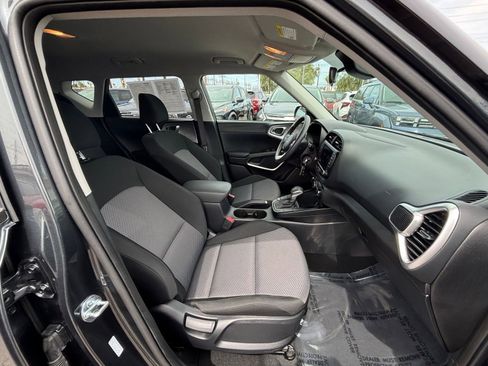Used 2025 Kia Soul LX w/ LX Technology Package image 24