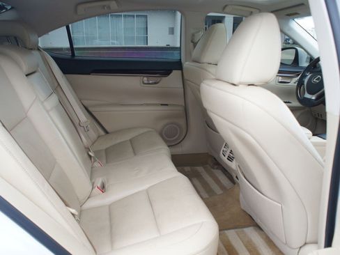 Used 2015 Lexus ES 350 w/ Luxury Package FWD image 19