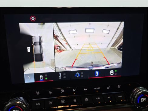 Used 2024 GMC Canyon Denali image 18