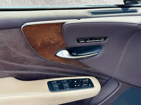 Used 2019 Lexus LS 500 w/ Accessory Package (Z2) image 19