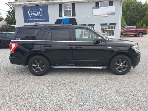 Used 2018 Ford Expedition XLT w/ Equipment Group 202A AWD/4WD image 12