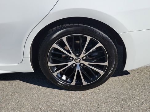 Used 2020 Toyota Camry SE FWD image 26