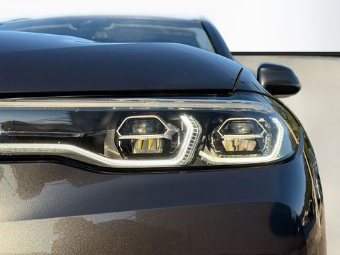 Used 2022 BMW X7 xDrive40i w/ Premium Package image 9