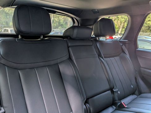 Used 2025 Land Rover Range Rover SE image 17