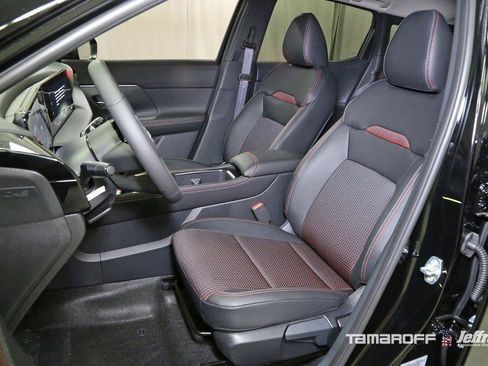 New 2026 Nissan Kicks SR image 3