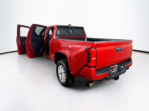 Used 2025 Toyota Tacoma SR5 RWD image 38