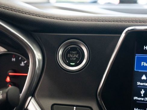 Used 2020 Chevrolet Blazer Premier FWD image 11