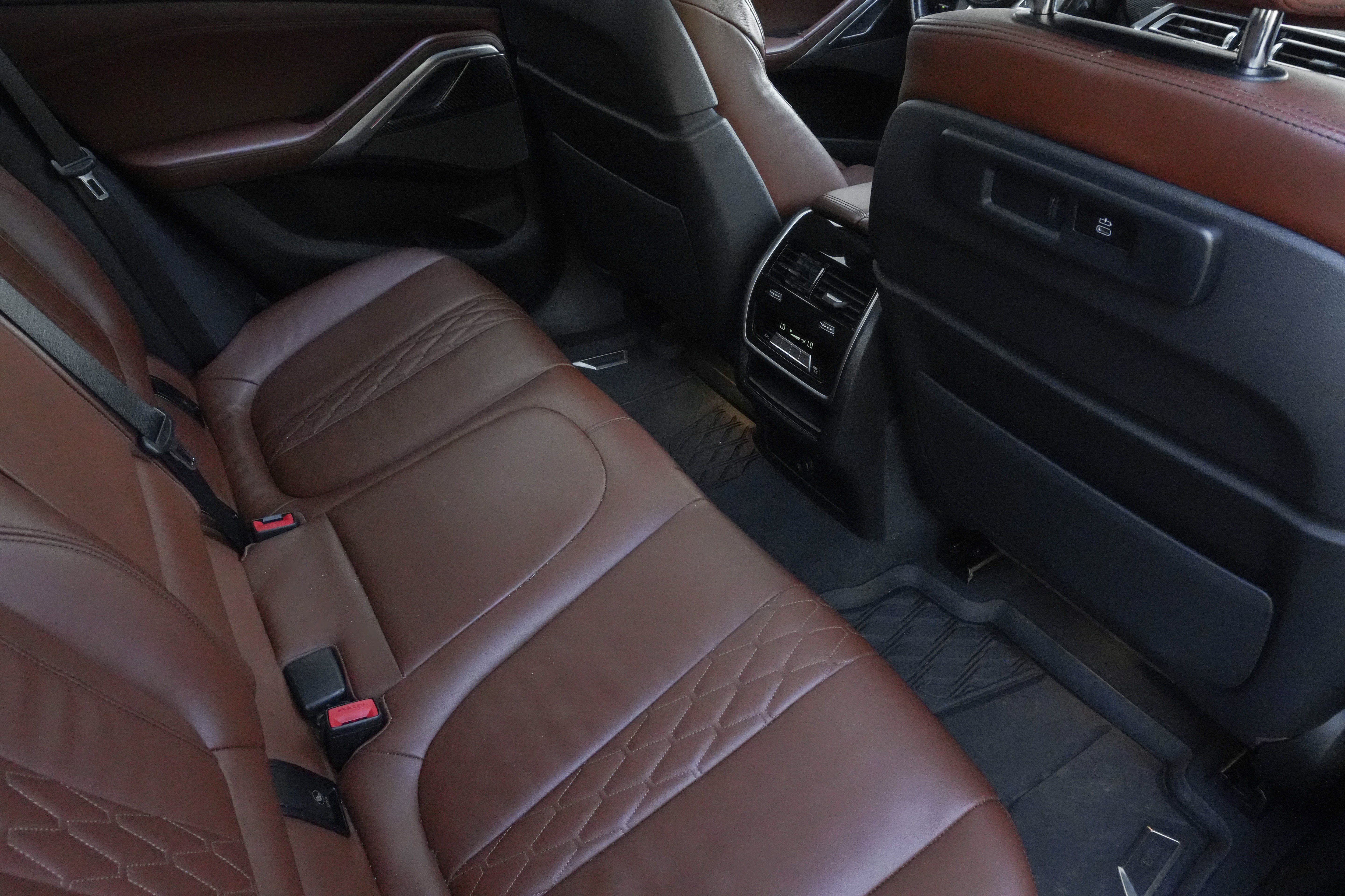 Used 2023 BMW X6 M50i w/ Parking Assistance Package AWD/4WD image 39