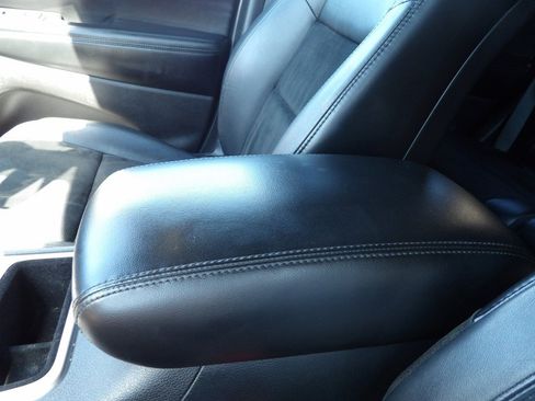 Used 2019 Jeep Grand Cherokee Altitude image 23