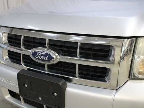 Used 2010 Ford Escape XLS AWD/4WD image 30