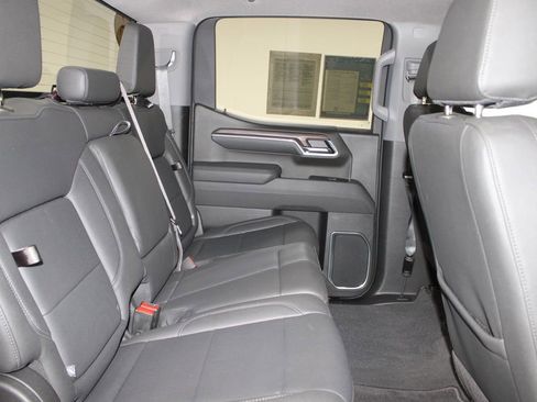 Used 2025 GMC Sierra 1500 SLT AWD/4WD image 31