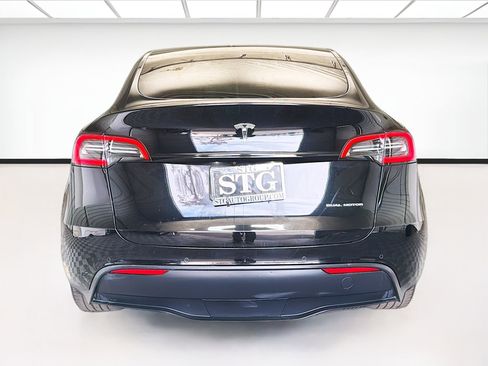 Used 2022 Tesla Model Y Long Range image 5