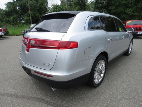 Used 2019 Lincoln MKT AWD image 6