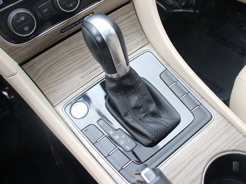 Used 2017 Volkswagen Passat 1.8T SE image 29