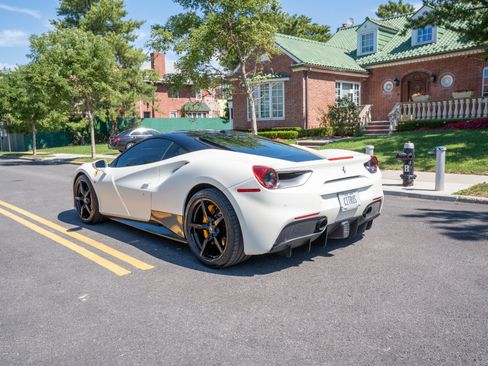 Used 2018 Ferrari 488 GTB RWD image 5