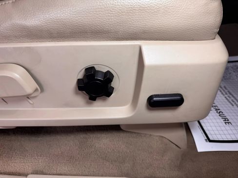 Used 2010 Ford Expedition Eddie Bauer image 12