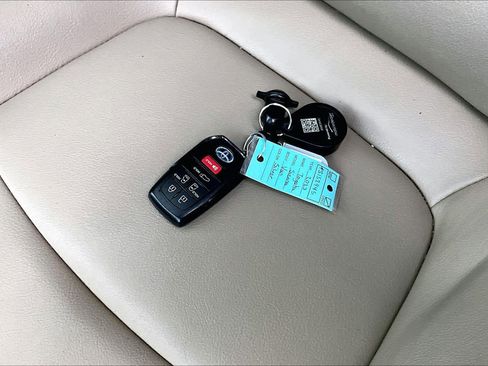 Certified 2023 Toyota Sienna XLE FWD image 15