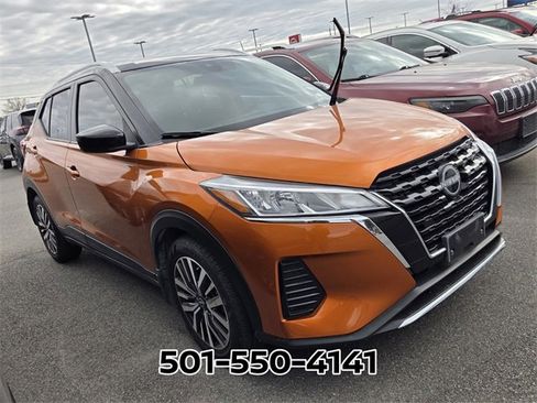 Used 2023 Nissan Kicks SV image 3