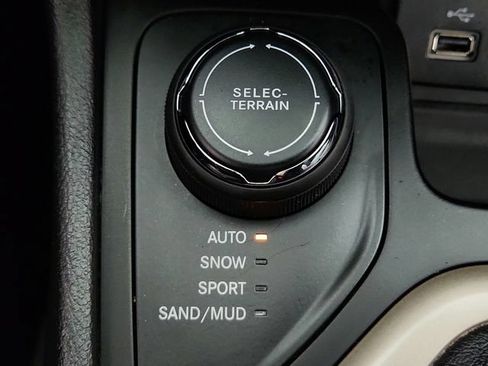 Used 2018 Jeep Cherokee Limited w/ High Altitude Package AWD/4WD image 19