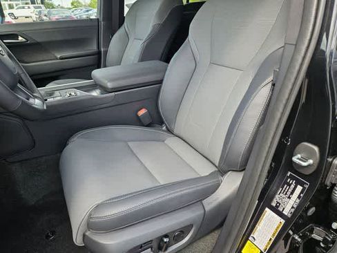 Used 2026 Lexus GX 550 w/ Cold Area Package AWD/4WD image 15