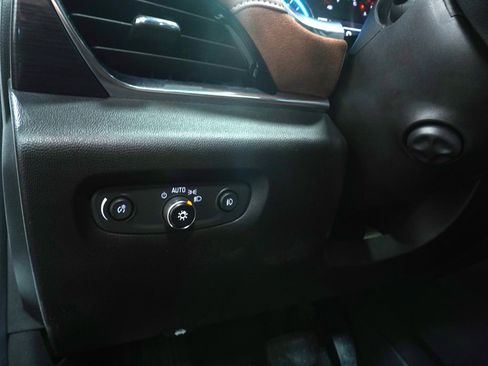 Used 2022 Chevrolet Traverse LS AWD/4WD image 27