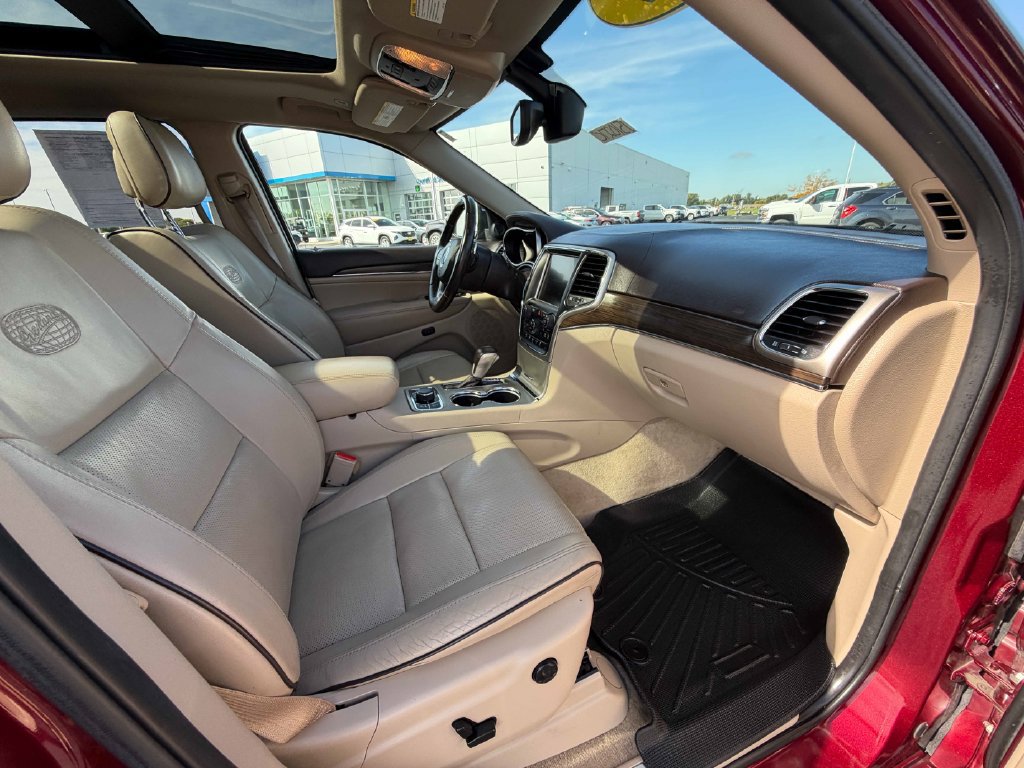 Used 2017 Jeep Grand Cherokee Overland AWD/4WD image 24