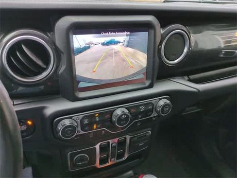 Used 2019 Jeep Wrangler Unlimited Sahara image 29