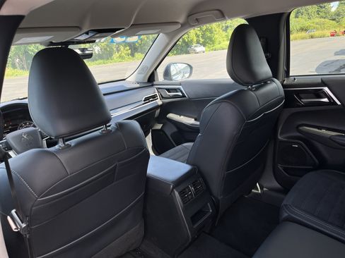 Used 2025 Mitsubishi Outlander SE AWD/4WD image 25